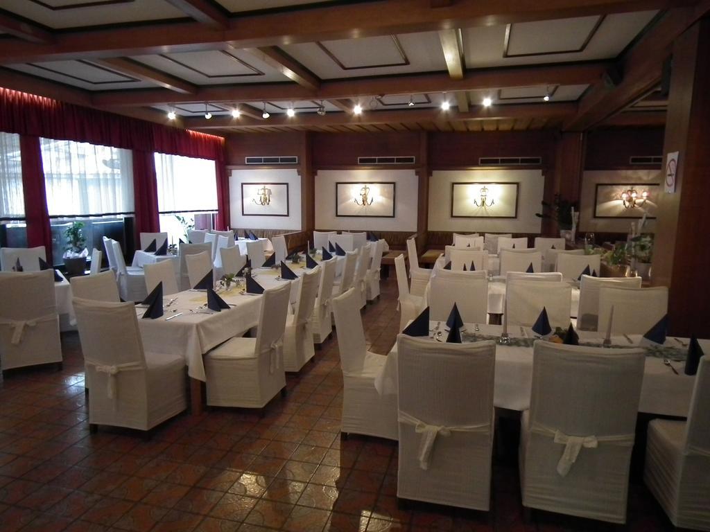 אדמונט Hotel Die Traube מראה חיצוני תמונה