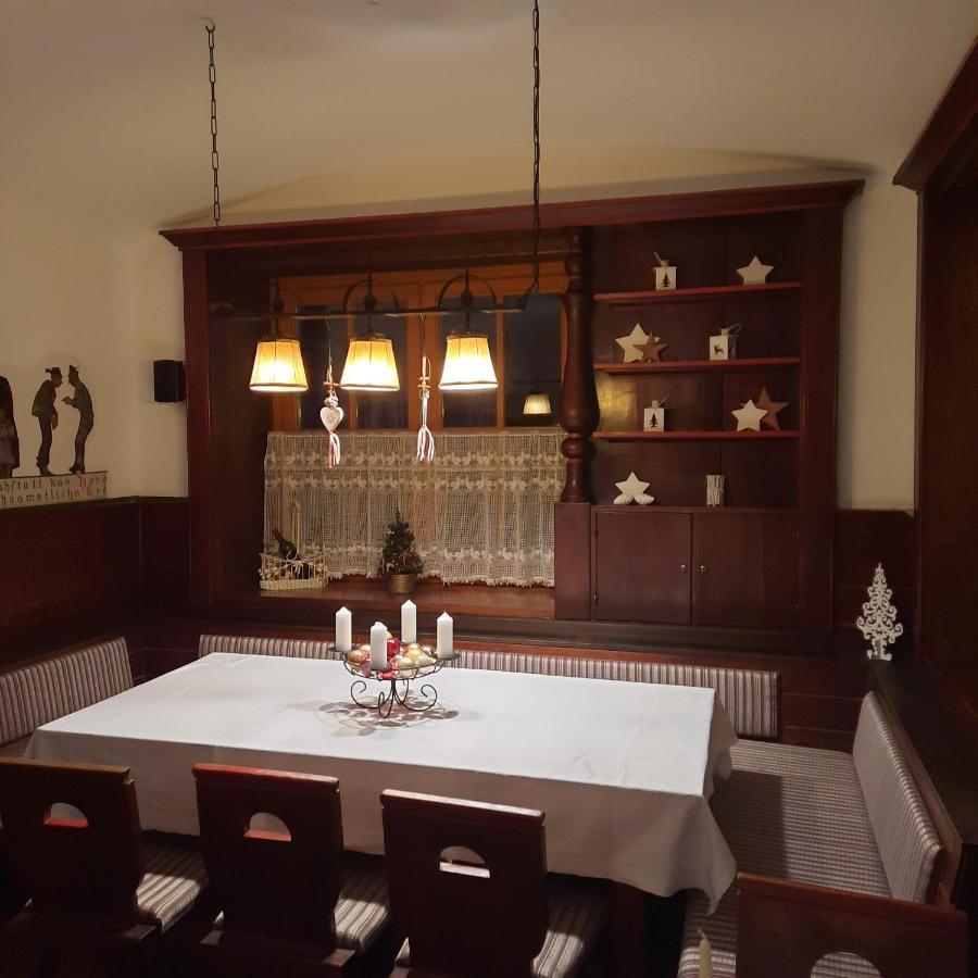 אדמונט Hotel Die Traube מראה חיצוני תמונה
