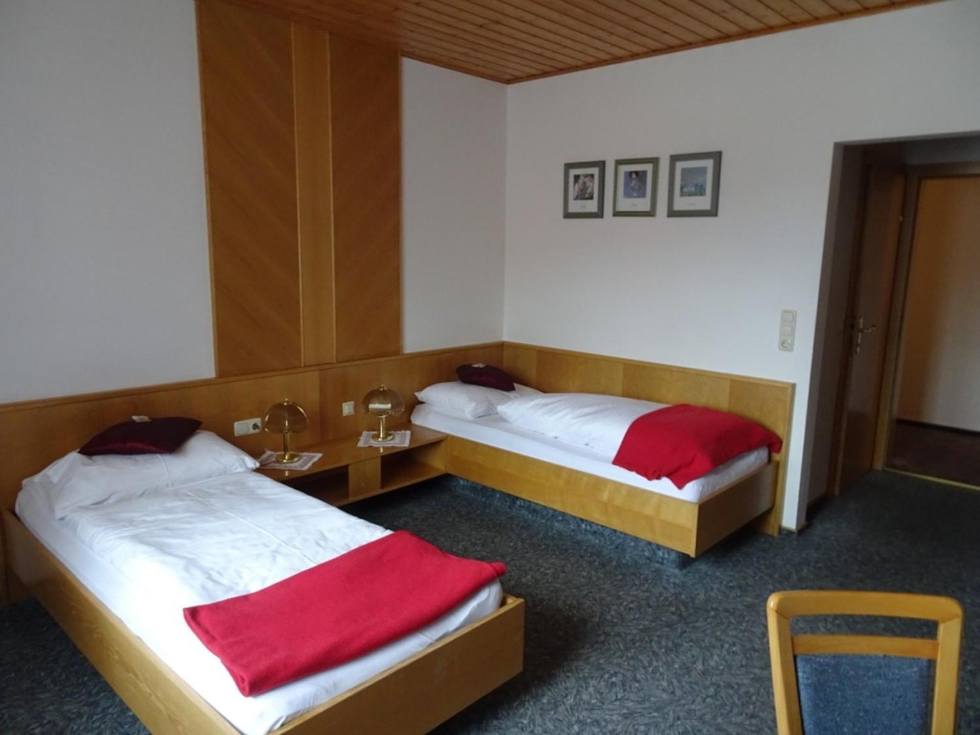 אדמונט Hotel Die Traube מראה חיצוני תמונה