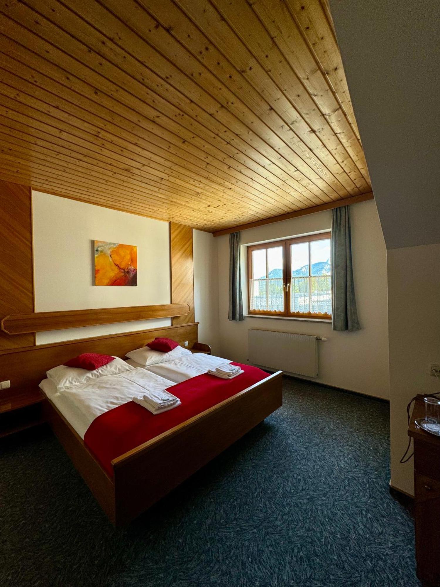 אדמונט Hotel Die Traube מראה חיצוני תמונה