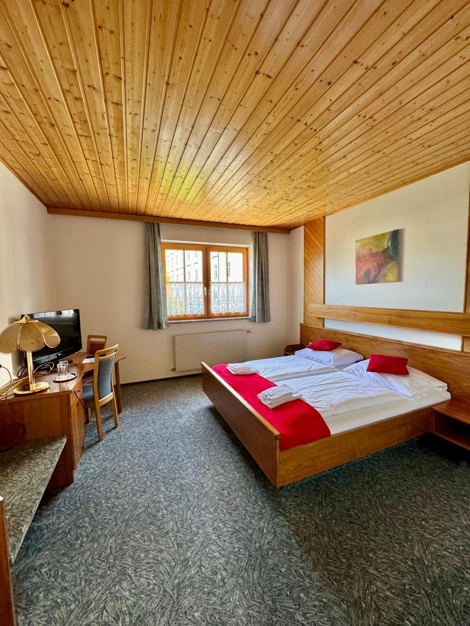 אדמונט Hotel Die Traube מראה חיצוני תמונה