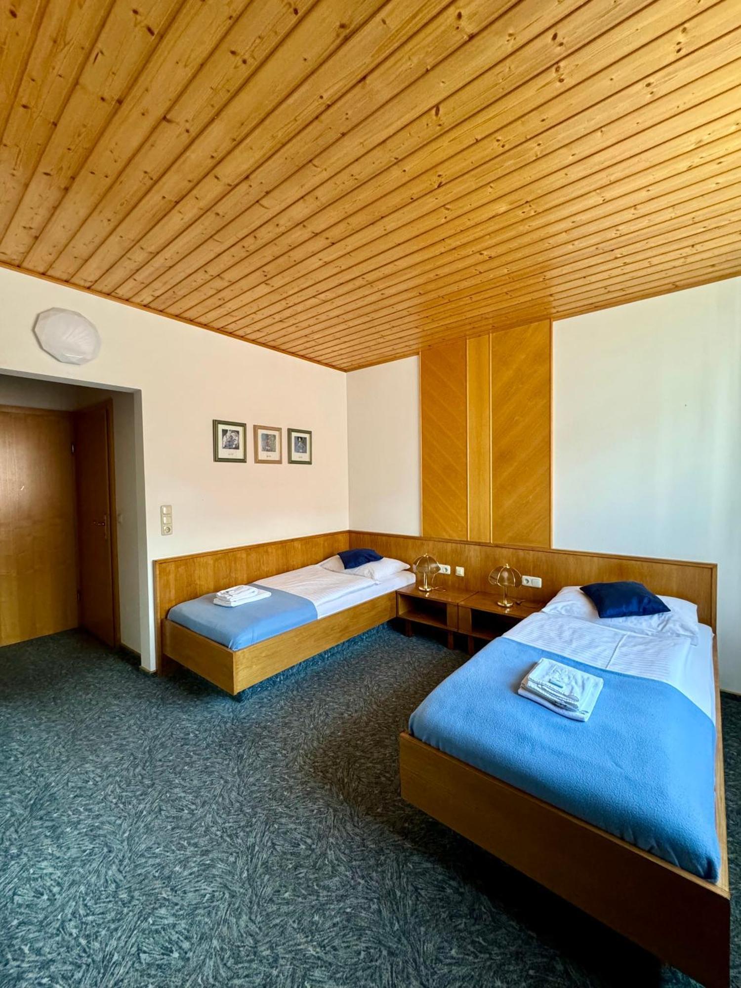 אדמונט Hotel Die Traube מראה חיצוני תמונה