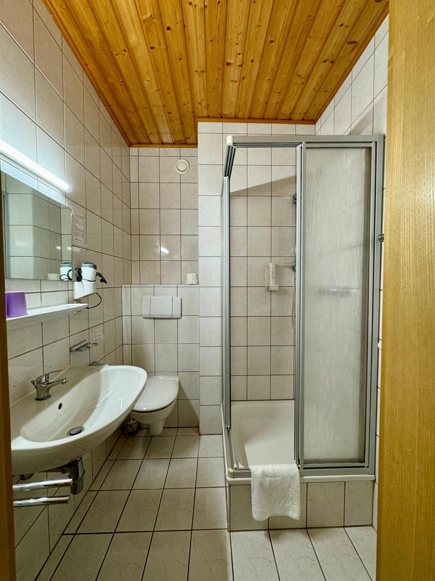 אדמונט Hotel Die Traube מראה חיצוני תמונה
