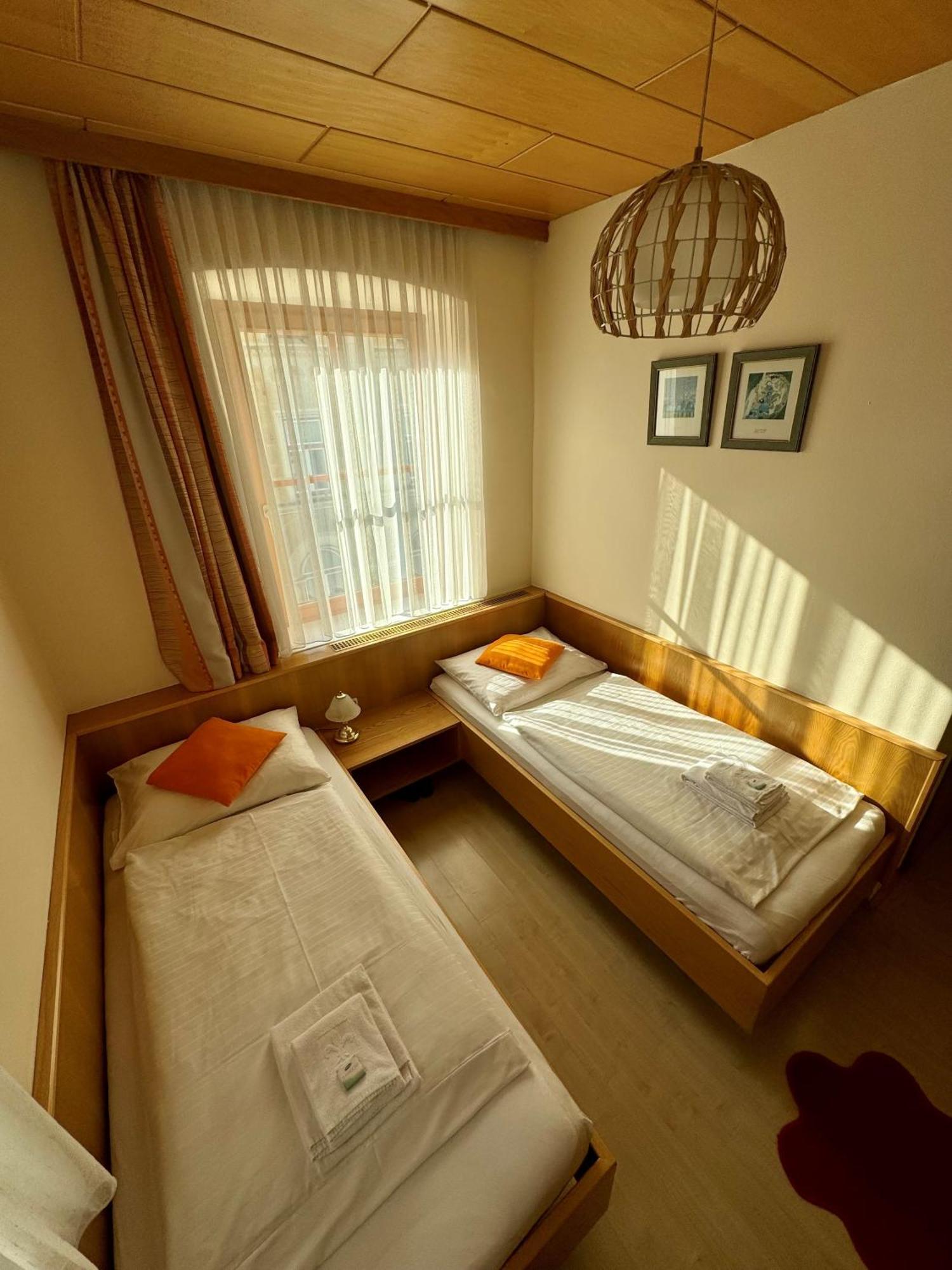 אדמונט Hotel Die Traube מראה חיצוני תמונה